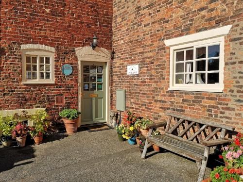 Black Swan Guest House 2