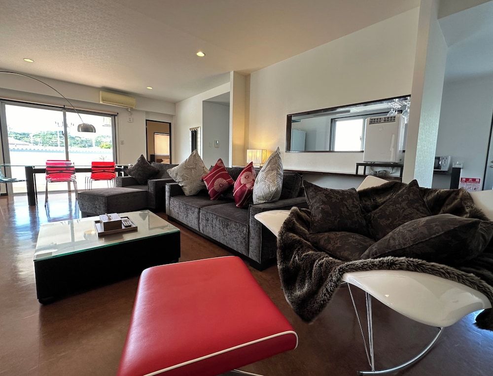 The White Reef -1 estrellas en Uruma