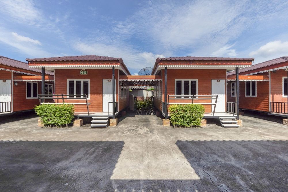 OYO 1166 Train Way Resort 2 étoiles à Si Racha