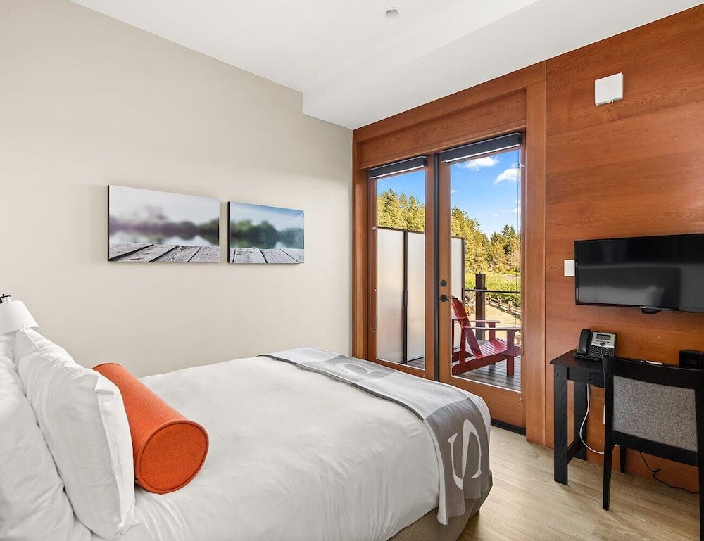 Sproat Lake Landing Resort 2