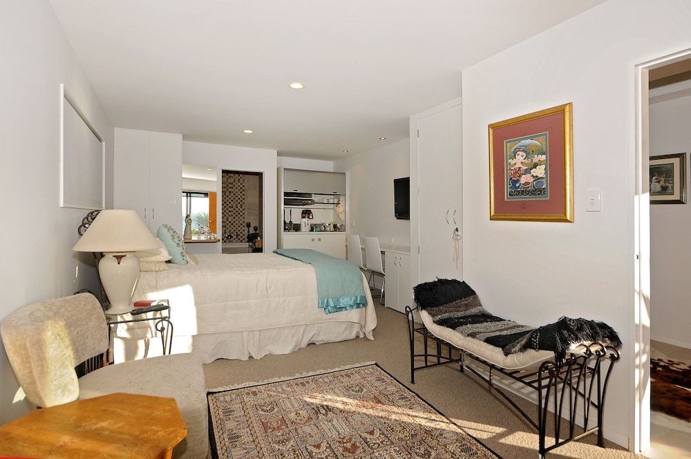 Kapiti Waves Beach Retreat 2