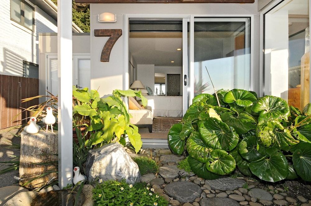 Kapiti Waves Beach Retreat 3