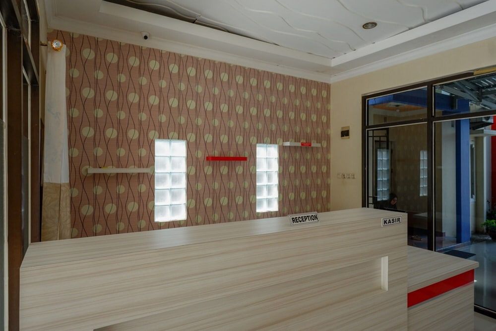 RedDoorz near Millenium Waterpark Palu 2