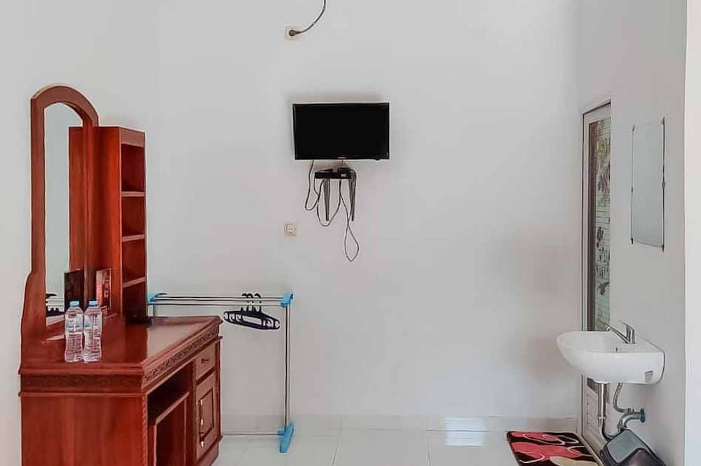 RedDoorz @ Geopark Ciletuh Sukabumi 3