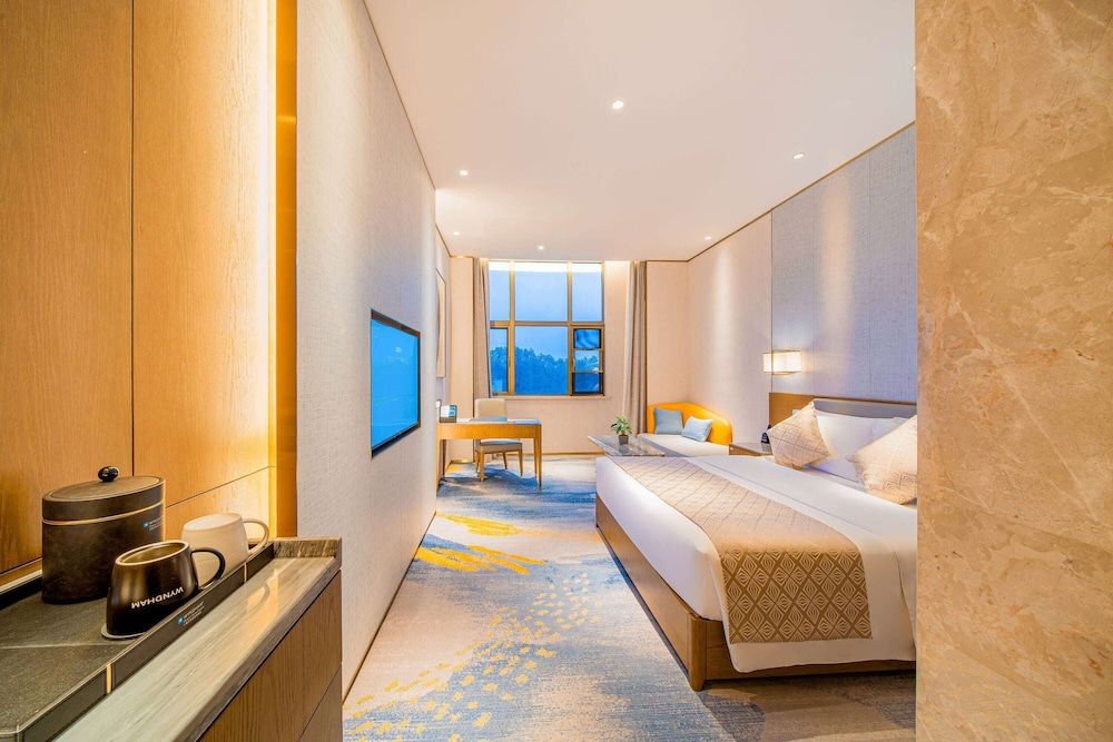 Wyndham Shiyan Downtown 2