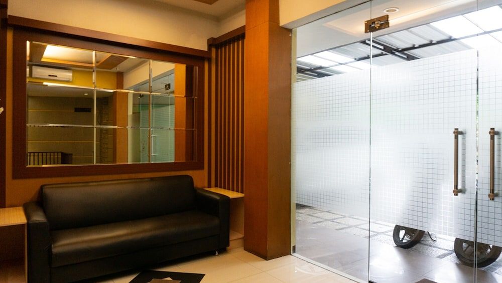 RedDoorz near Pelabuhan Jayapura 3