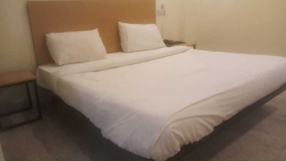 ADB Rooms Days Inn 3