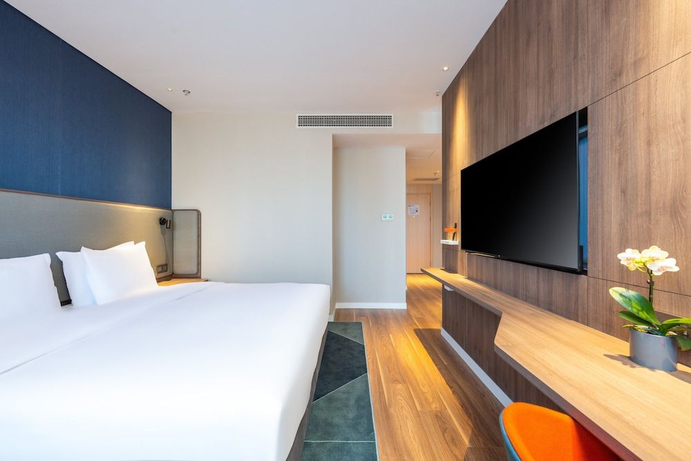 Holiday Inn Express Xinji City Center by IHG 3