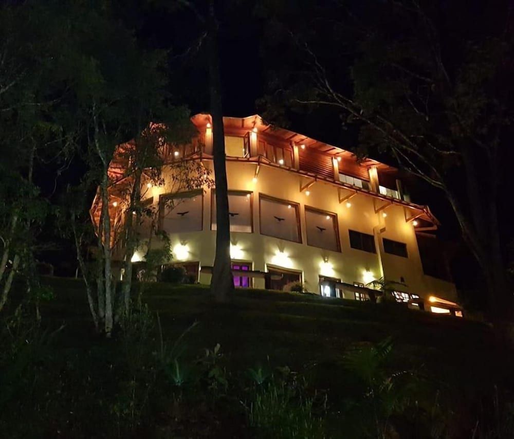 Jardim Suspenso da Babilônia -1 estrellas en Santo Antônio do Pinhal