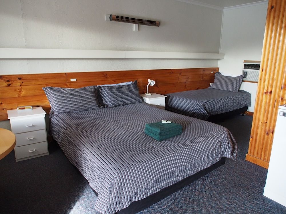 Majestic Motel 2