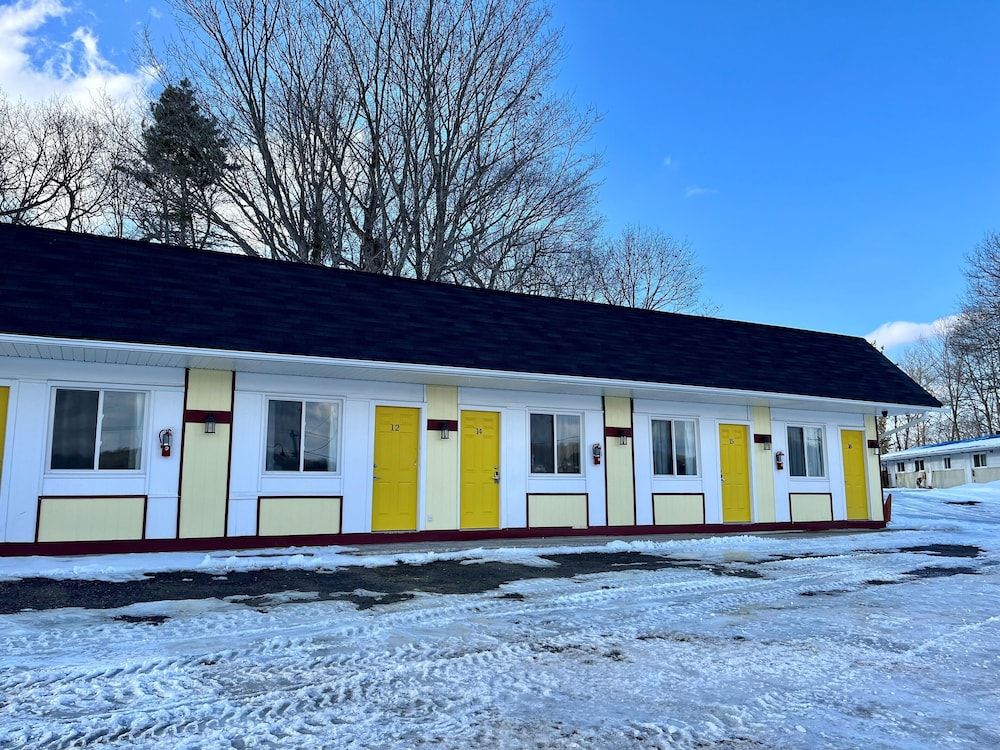 Skyland Motel Inn & Suites