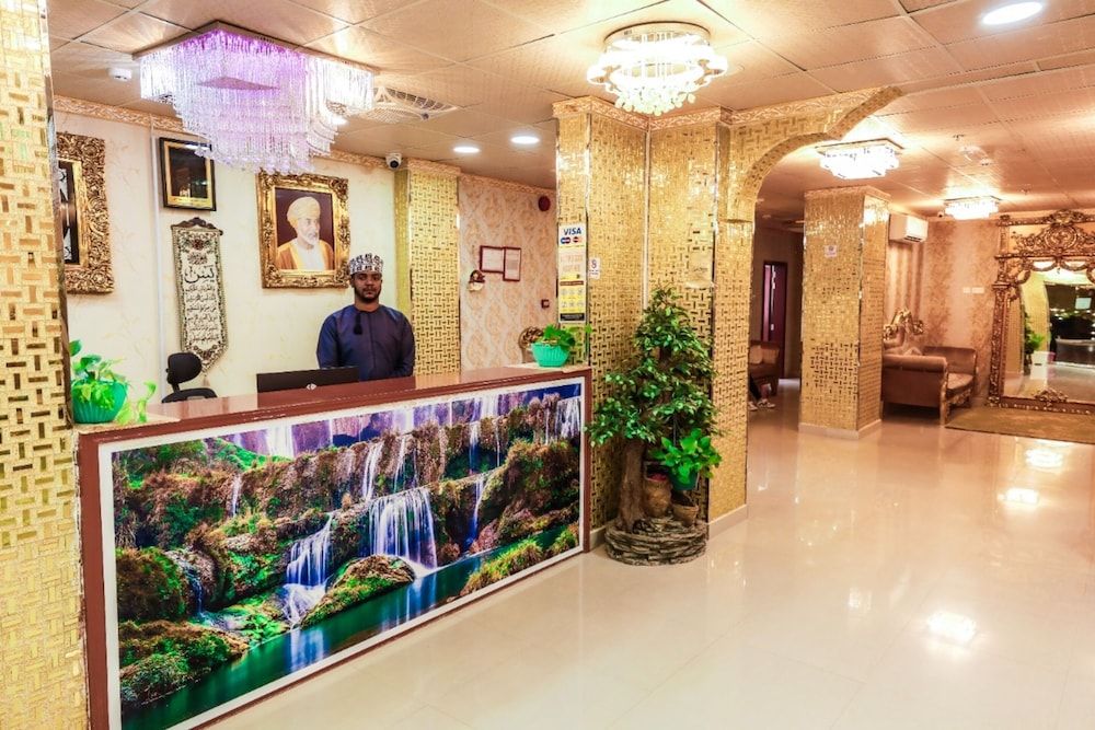 Capital O 141 Golden Rays Hotel 2