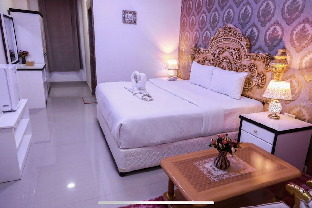 Capital O 141 Golden Rays Hotel 2 étoiles à Ibrā