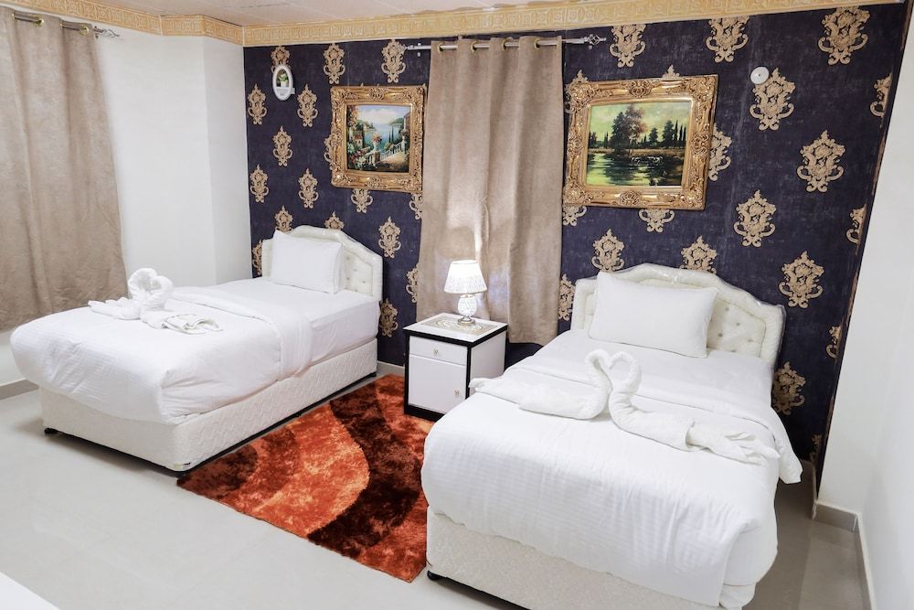 Capital O 141 Golden Rays Hotel 3