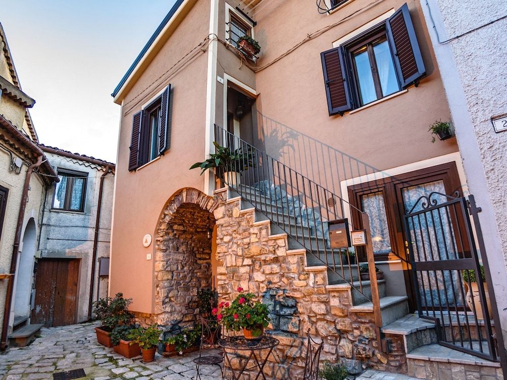 La Finestra Sui Cento Portali 1