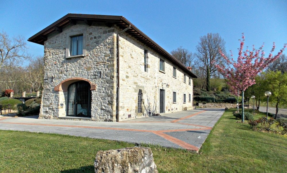 Villa Santa Maria a Bovino 1