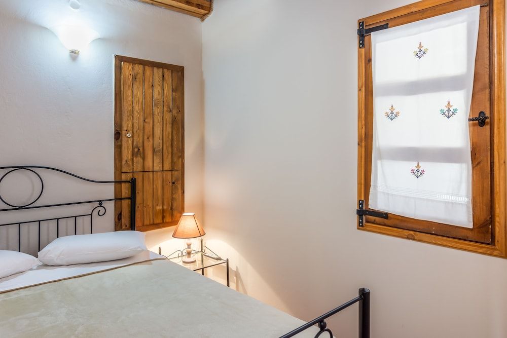 Petronikolis Traditional House 3