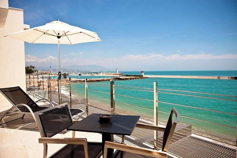 Hotel Villa Azur 4 estrelas em Villeneuve-Loubet