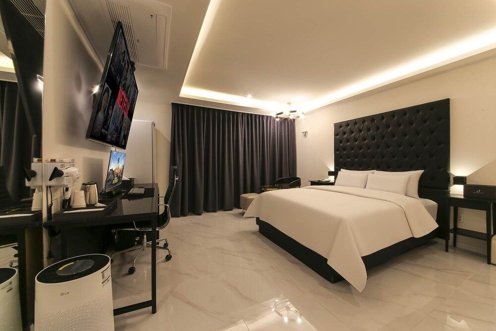 Arden Hotel 3