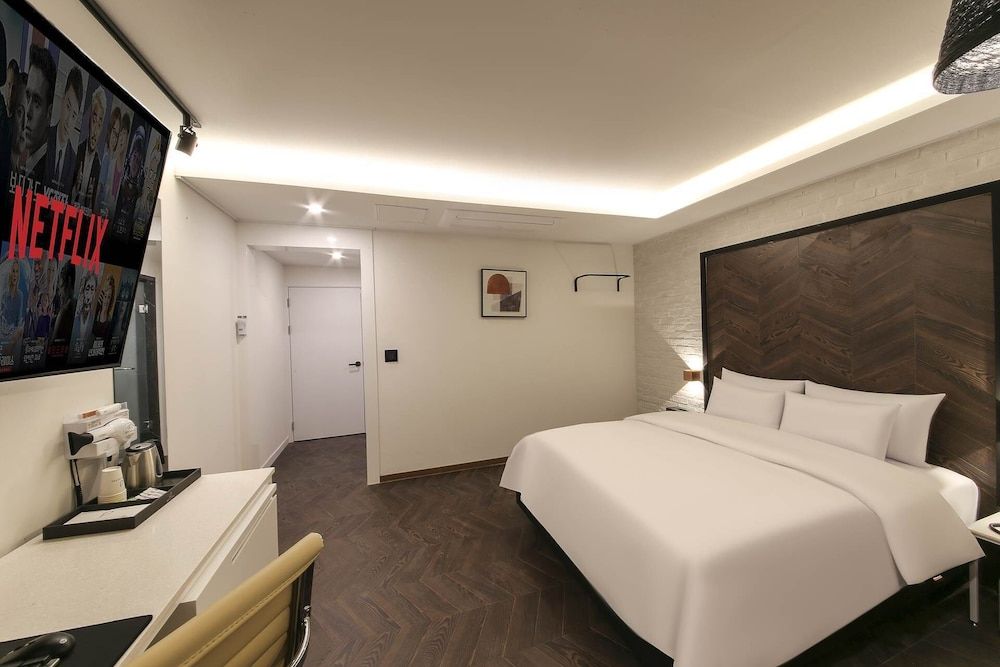 Arden Hotel 2