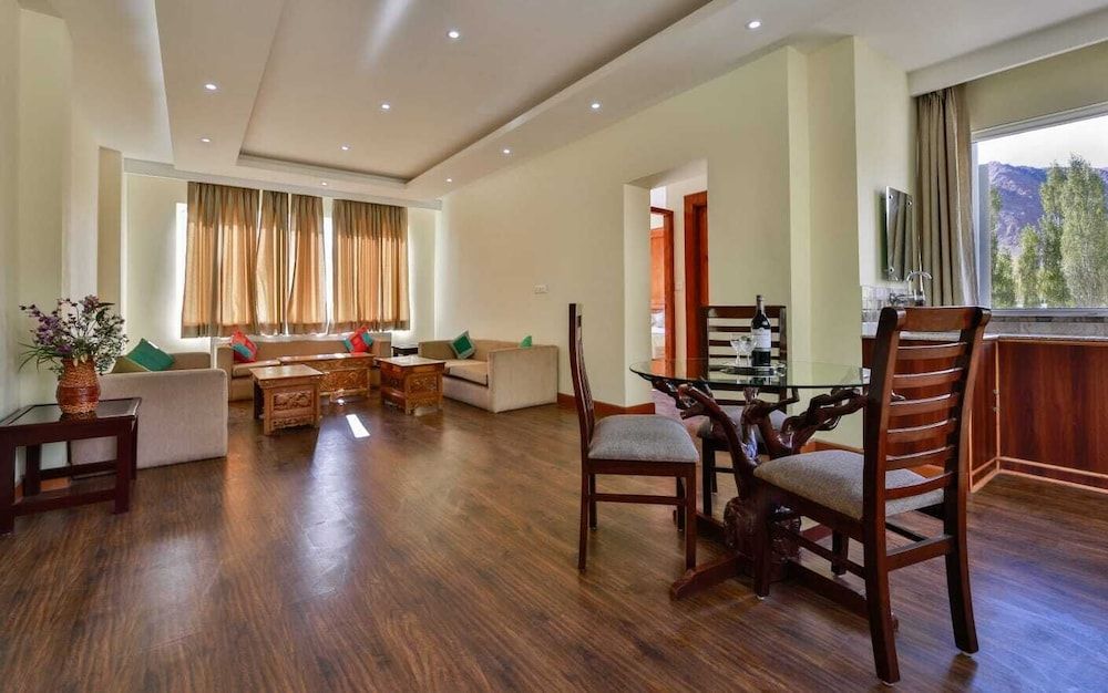 Reenam Hotel 2