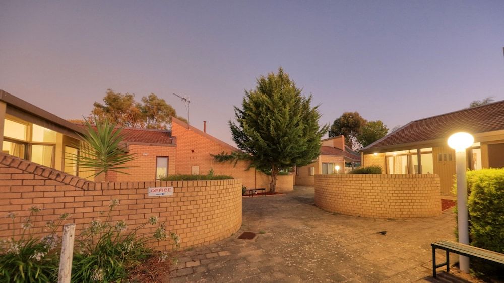 Executive Hideaway Motel