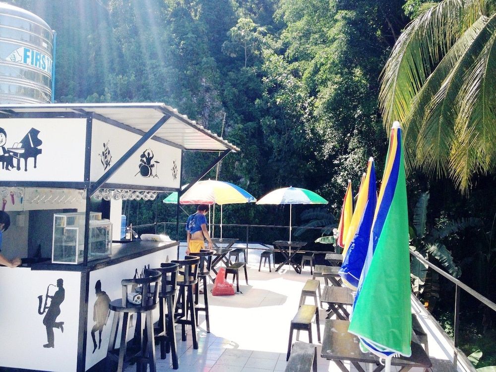 Western Highway Lodge