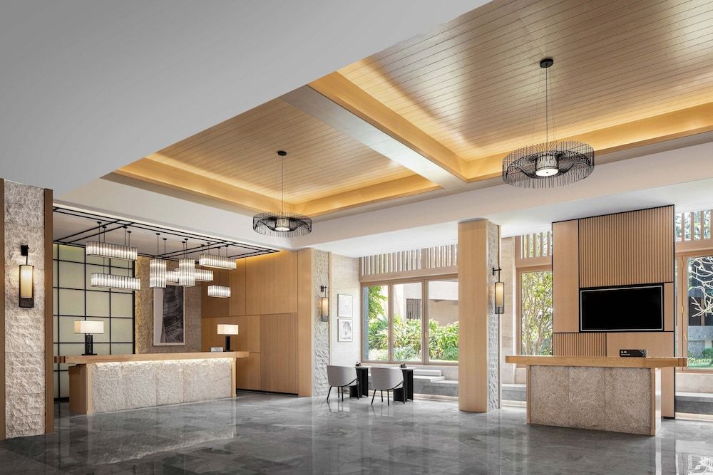 Sheraton Maoming Romantic Beach Resort 2