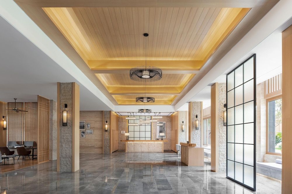 Sheraton Maoming Romantic Beach Resort 3