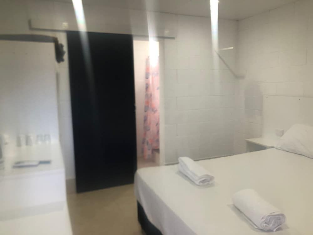 Oxford Hotel Motel Cunnamulla 2