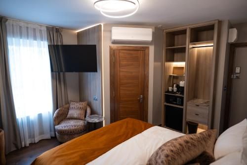 The Hyde - At Dunning's Bar 3