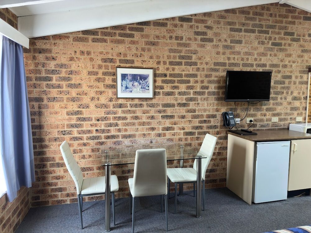 Clock Tower Motor Inn 3