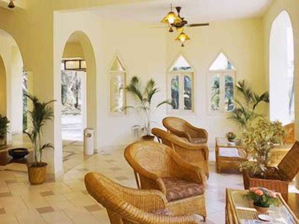 Varca Palms Beach Resort 3