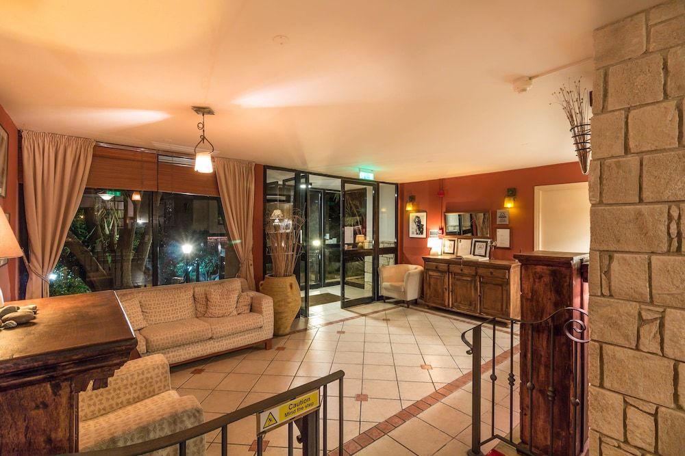 Hill View Restaurant & Apartments 3