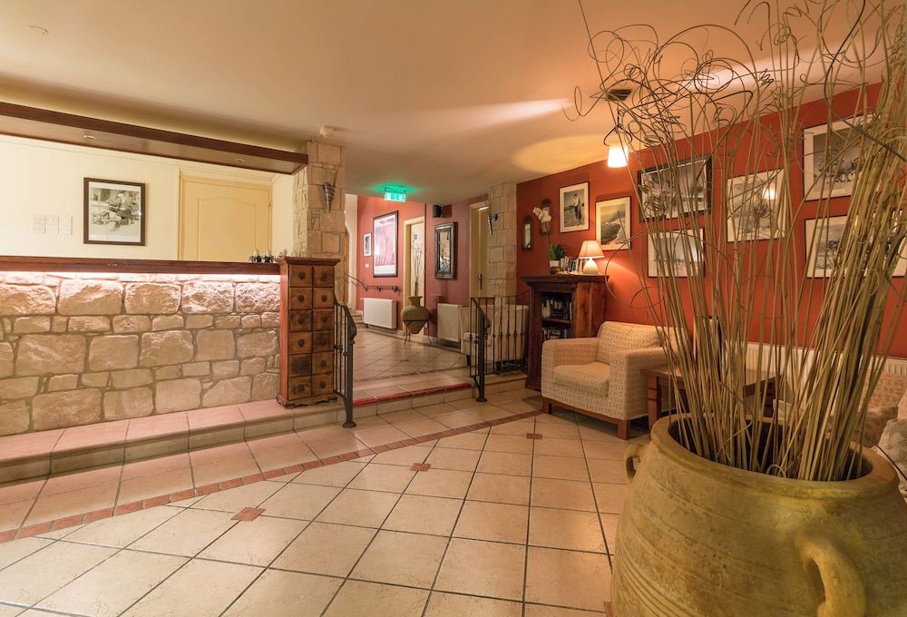 Hill View Restaurant & Apartments 2