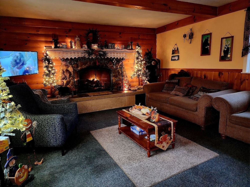 Covered Bridge Riverview Lodge 2