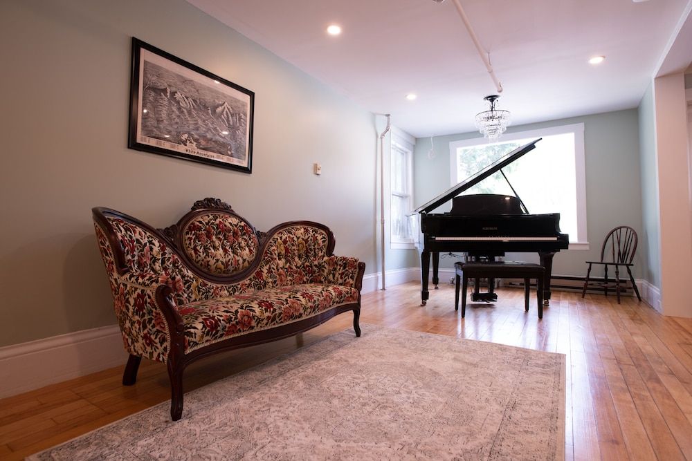 Cranmore Mountain Lodge Bed & Breakfast 3