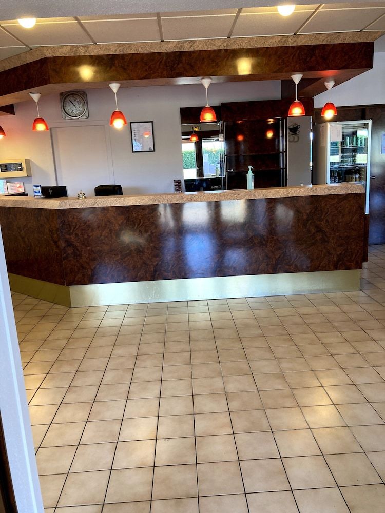 Brit Hotel Essentiel Moulins Avermes 2