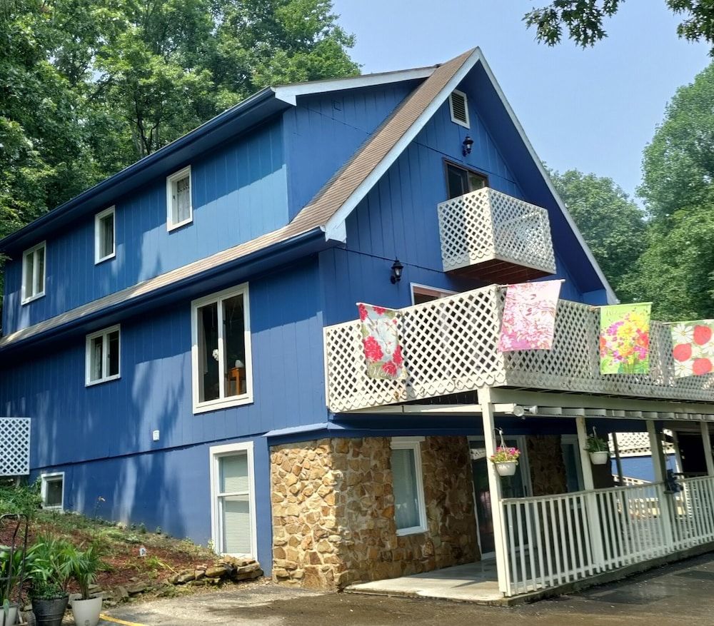Lil Black Bear Inn 1