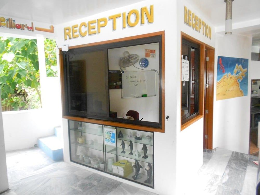 Dolphinbay Beachfront & Dive Resort 2