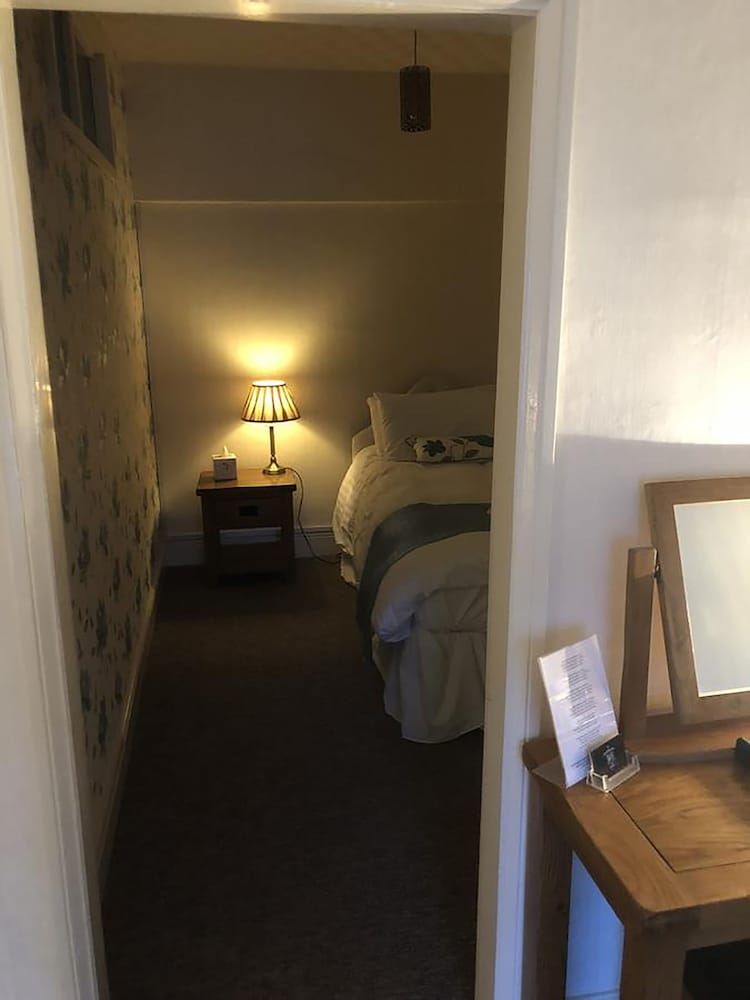 The Oakeley Arms Hotel 2