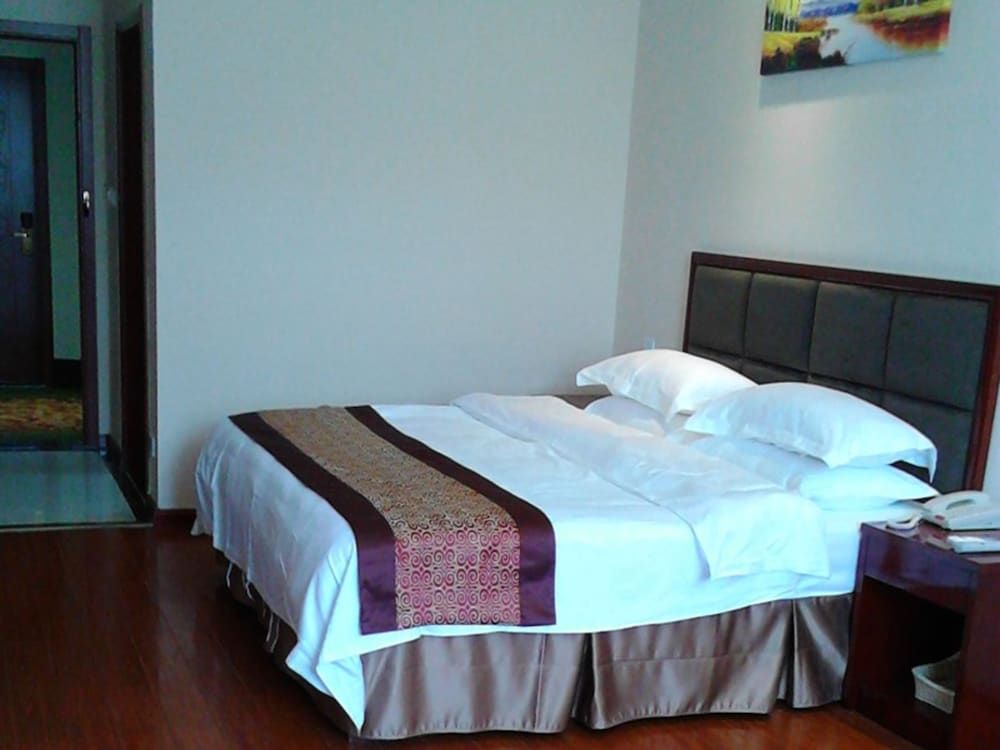 GreenTree Inn LiuAn HuoQiu County JianXing Road Express Hotel