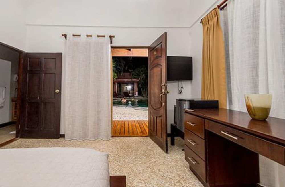 Café de Playa Beach Front Hotel 2