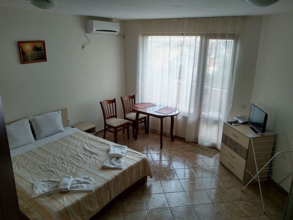 Sunny Sands Studios 2