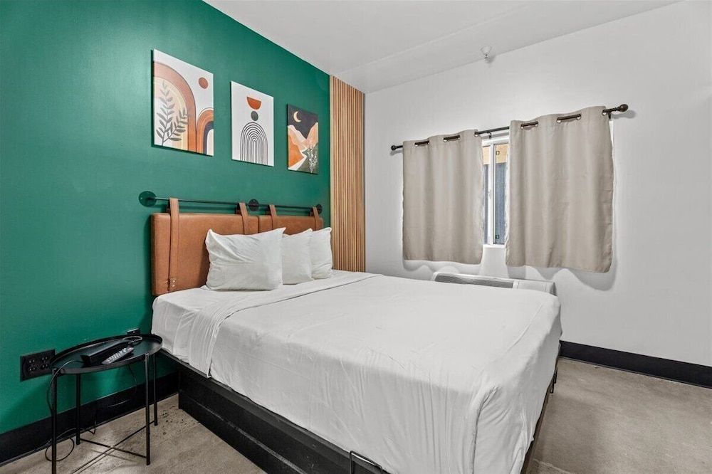 Le Bon Hotel Hollywood 2