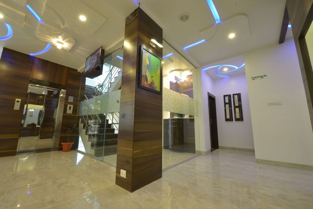 Hotel J P International 2