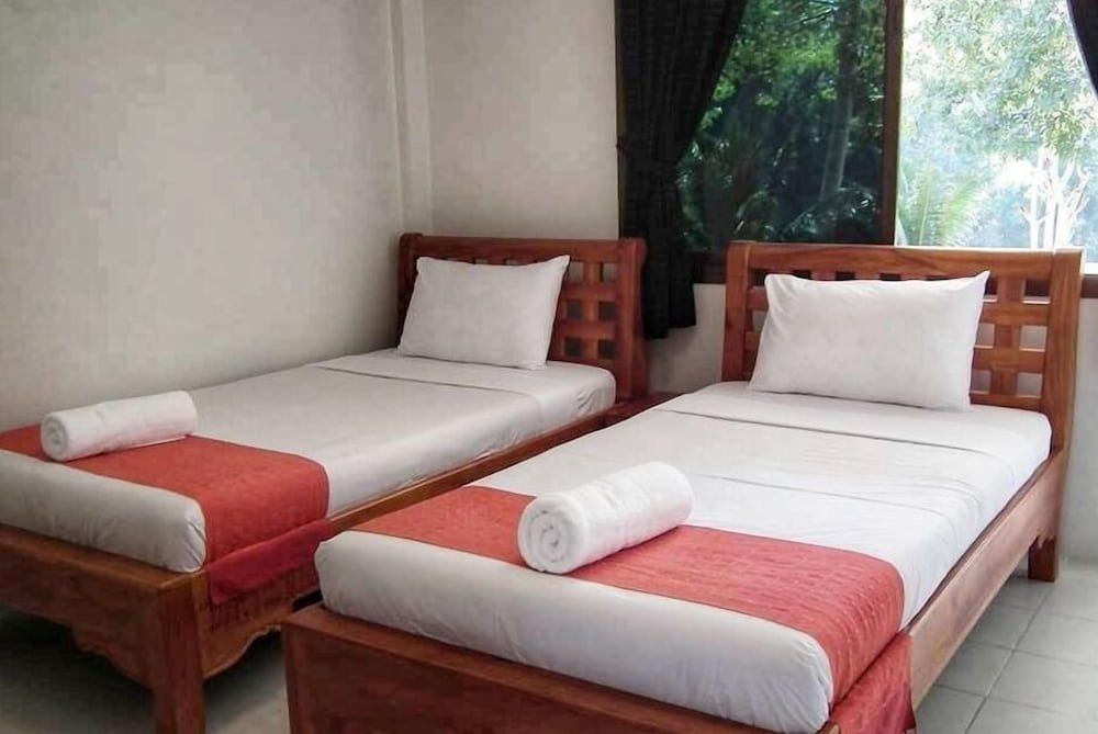 Pechmaneekan Beach Resort 3