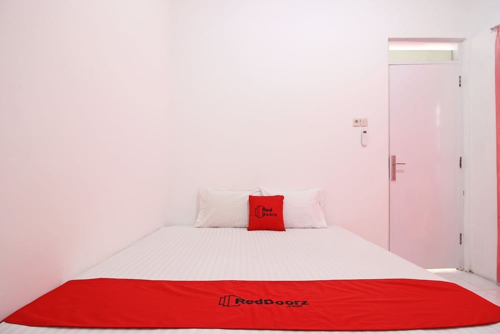 RedDoorz near Terminal Tirtonadi 3
