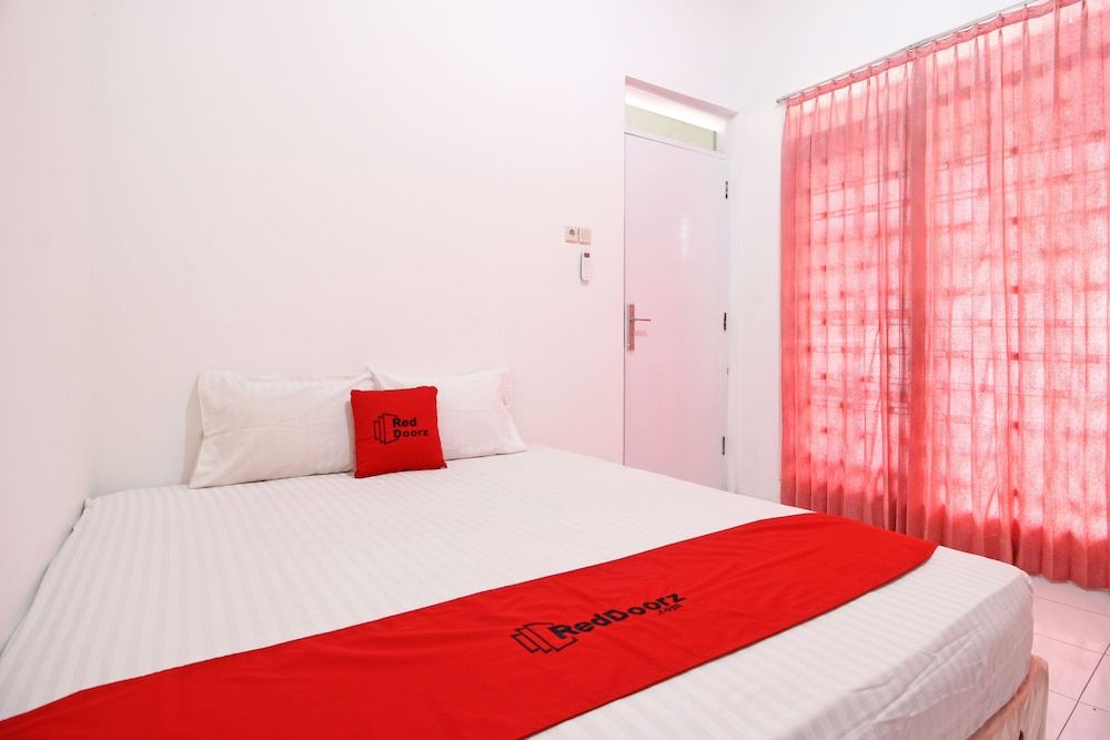 RedDoorz near Terminal Tirtonadi 2
