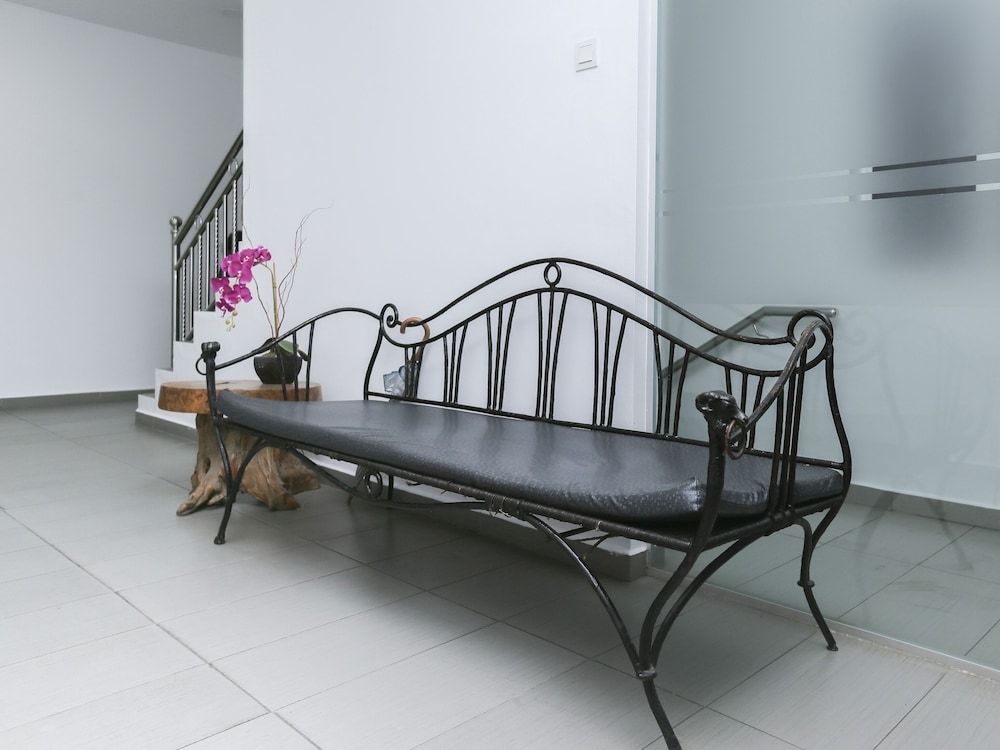 OYO 89915 East Mount Hotel 2